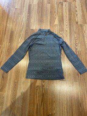 XL fleece lined athletic shirt. Fits like a size large. Brand new.